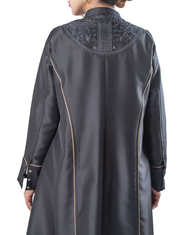 SR-DE23BCO-ESRE060 COAT IN SATIN WITH EMBRO