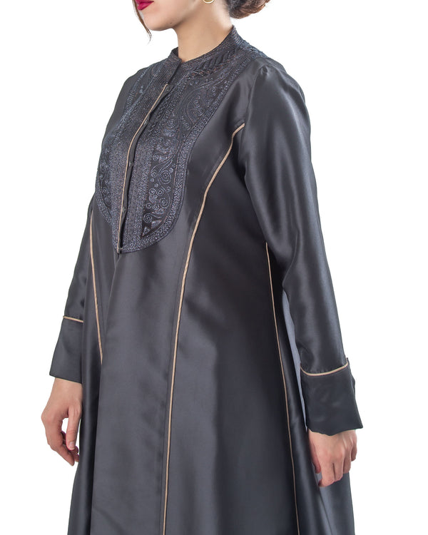 SR-DE23BCO-ESRE060 COAT IN SATIN WITH EMBRO